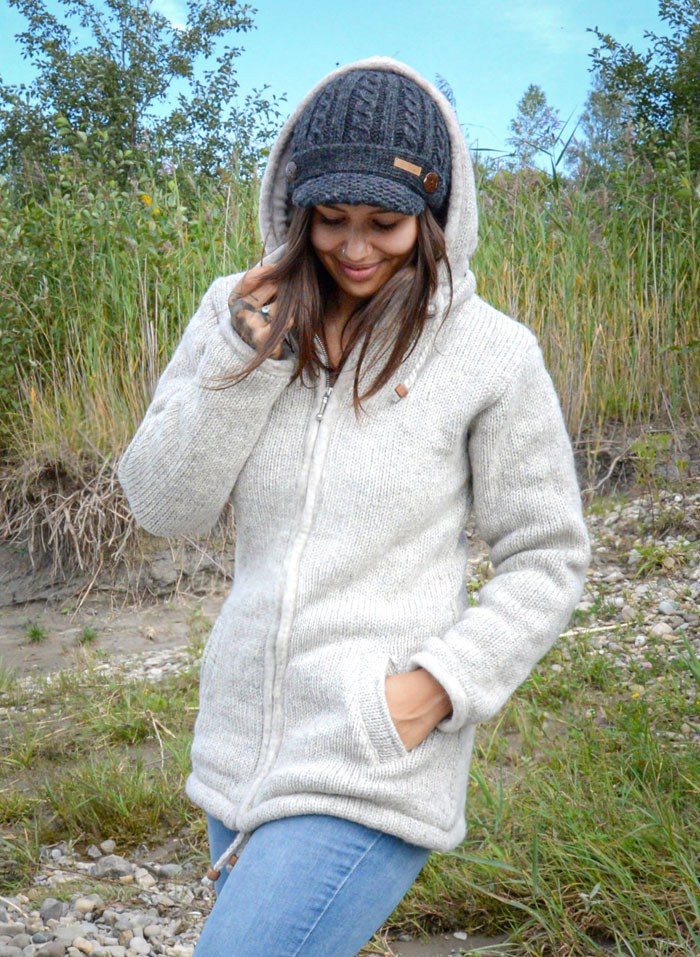 Gefütterte Strickjacke aus Schafwolle und Wollmütze Elisha
