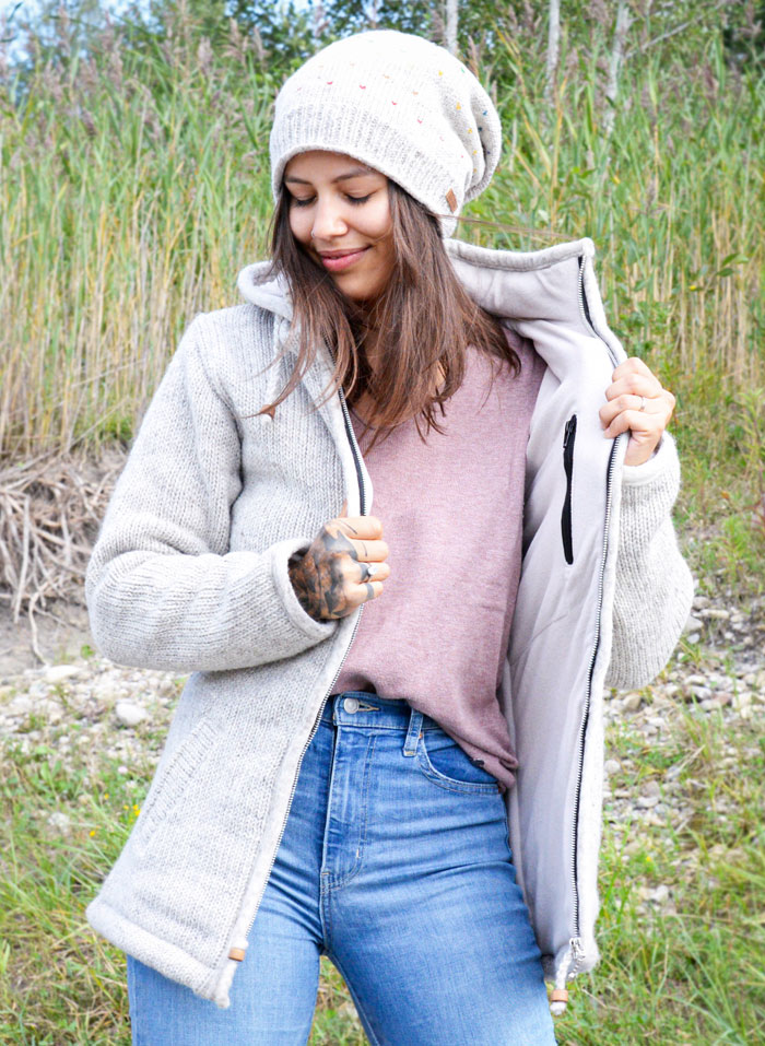 Wolljacke Eileen naturhellgrau und Beanie Wollmütze Lizzy