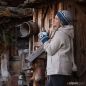 Preview: Beanie Mütze im Schaf Design Blau Tragebeispiel
