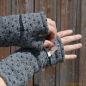 Preview: Pulswaermer Ilse Mittelgrau Tragebeispiel Detail