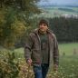 Preview: Wolljacke aus Schafwolle Modell Max Naturbraun Tragebeispiel
