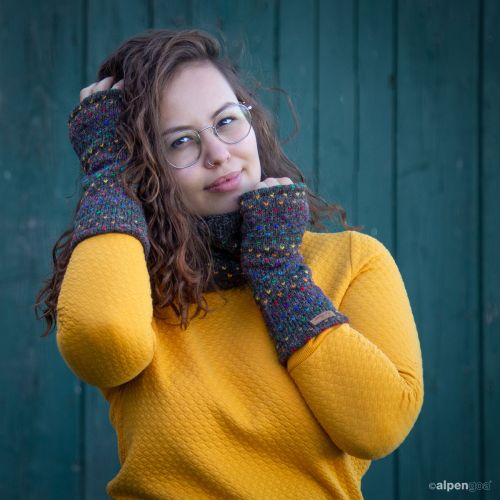 Pulswärmer Modell Ines Regenbogen Tragebeispiel